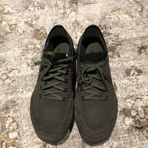 vapormax dark green